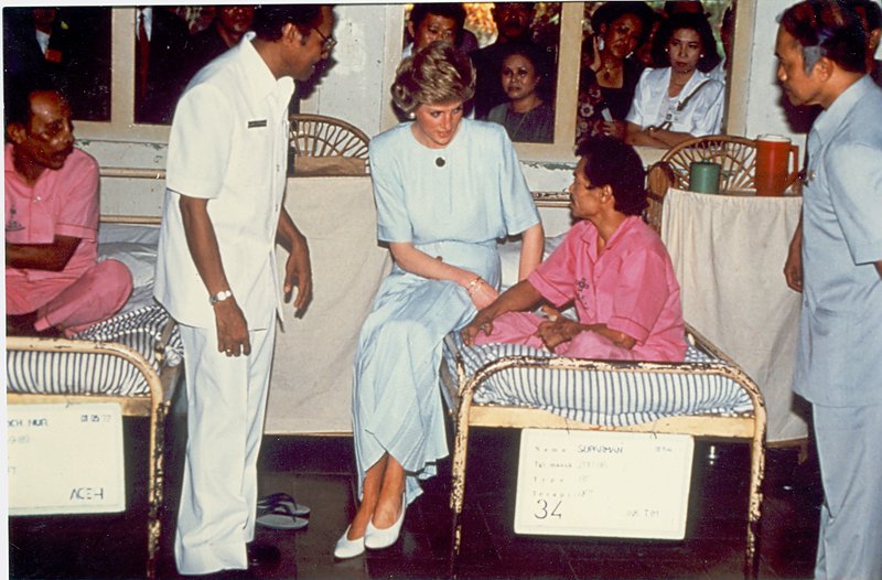 Princess Diana talks to a leprosy patient