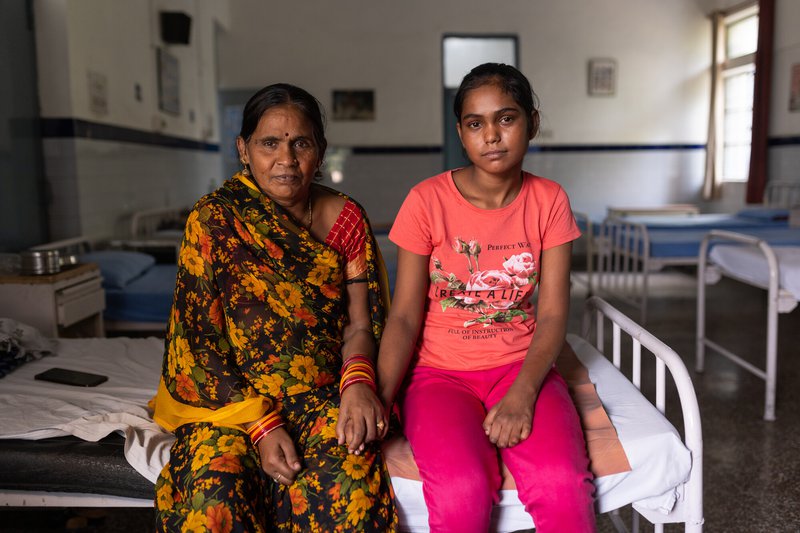 Maya and her mum in hospital